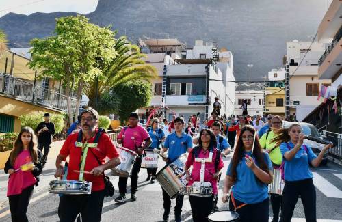 Batucada, títeres y talleres en el Encuentro de Familias de Mogán