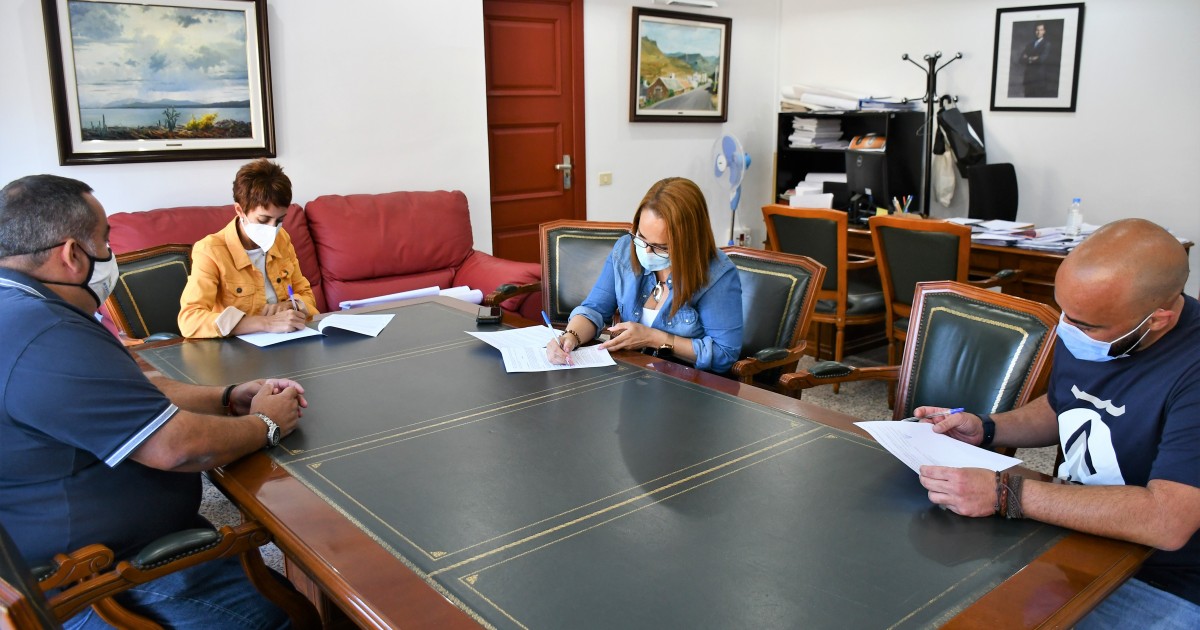 El Ayuntamiento otorga 12.000 euros a  la Cooperativa de Autotaxis de Mogán