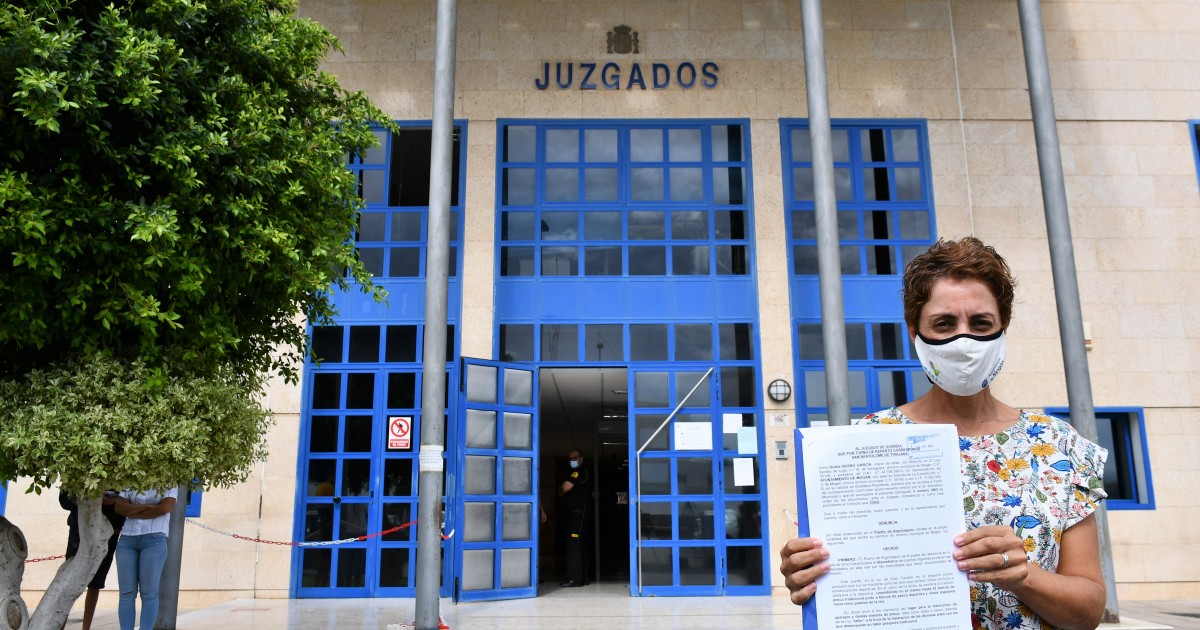 La alcaldesa Onalia Bueno materializa la denuncia por las condiciones de los migrantes en el Muelle de Arguineguín