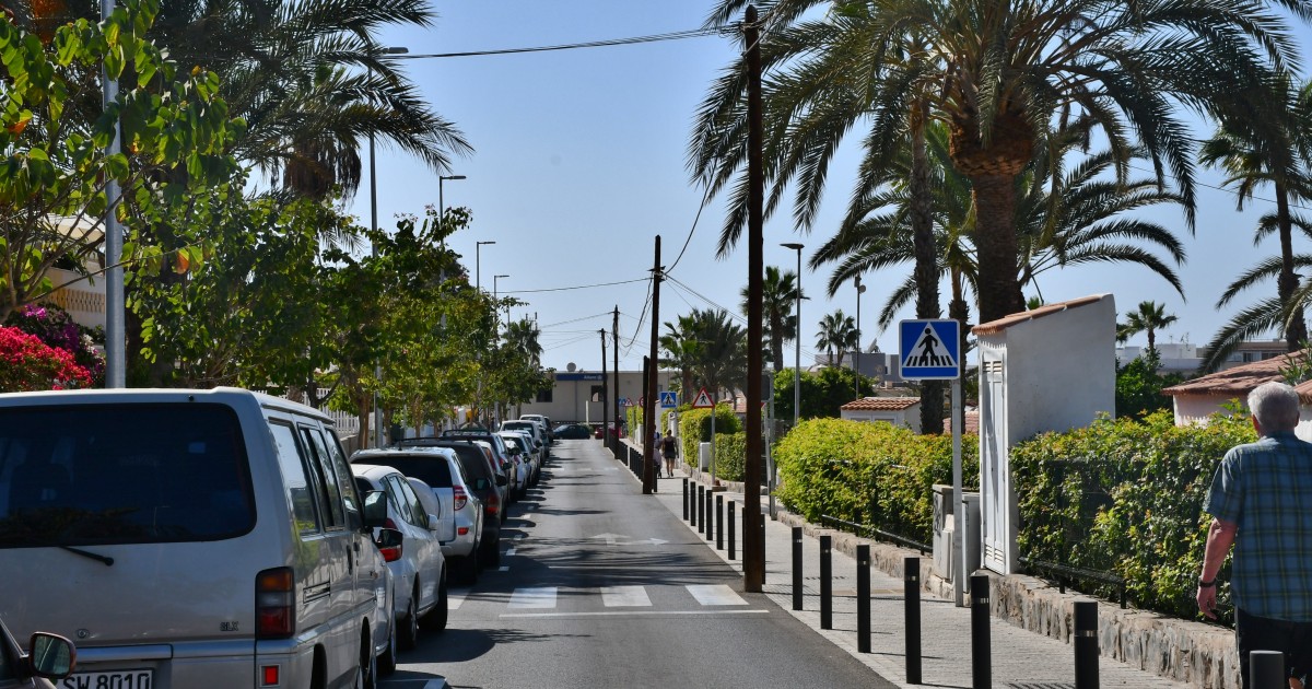 La calle Princesa Guayarmina en Arguineguín lucirá próximamente nueva imagen tras el traslado de postes de telefonía