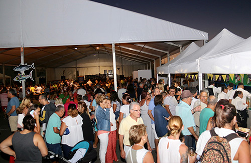 Unas 2500 personas degustan creativos pinchos de pescado en la Noche de Vinos y Tapas de la 1ª Feria de Atún de Mogán