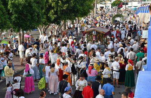 Arguineguín reúne a más de 8.000 personas en la romería-ofrenda a la Virgen del Carmen