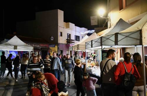 Mogán casco celebra el último viernes del año con música, feria, tapas y juegos