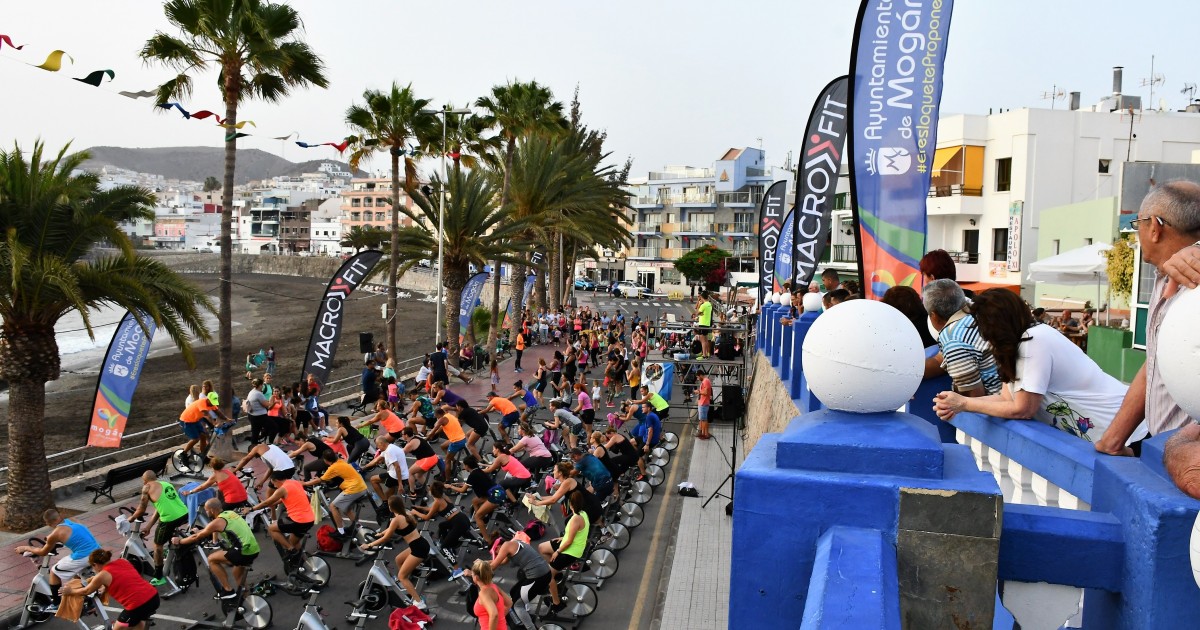 El Ayuntamiento de Mogán ofrece clases de spinning, zumba, aguagym y yoga al aire libre en Arguineguín