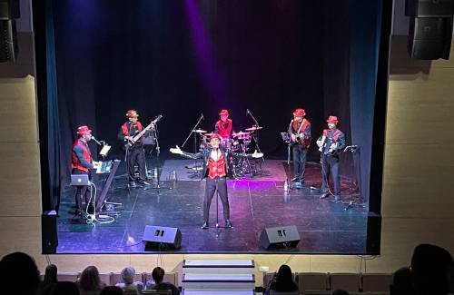 'El Baile de Antaño' llena de espíritu carnavalero el Centro Cultural El Mocán
