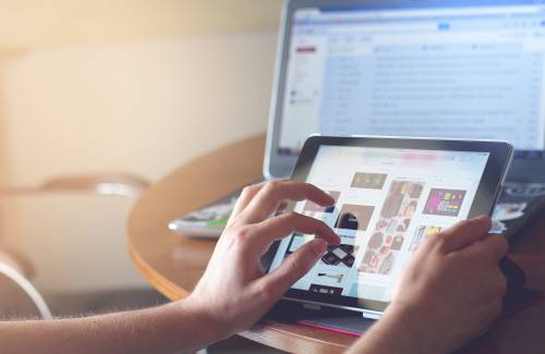 La fibra óptica llega a otras 500 viviendas del casco de Mogán