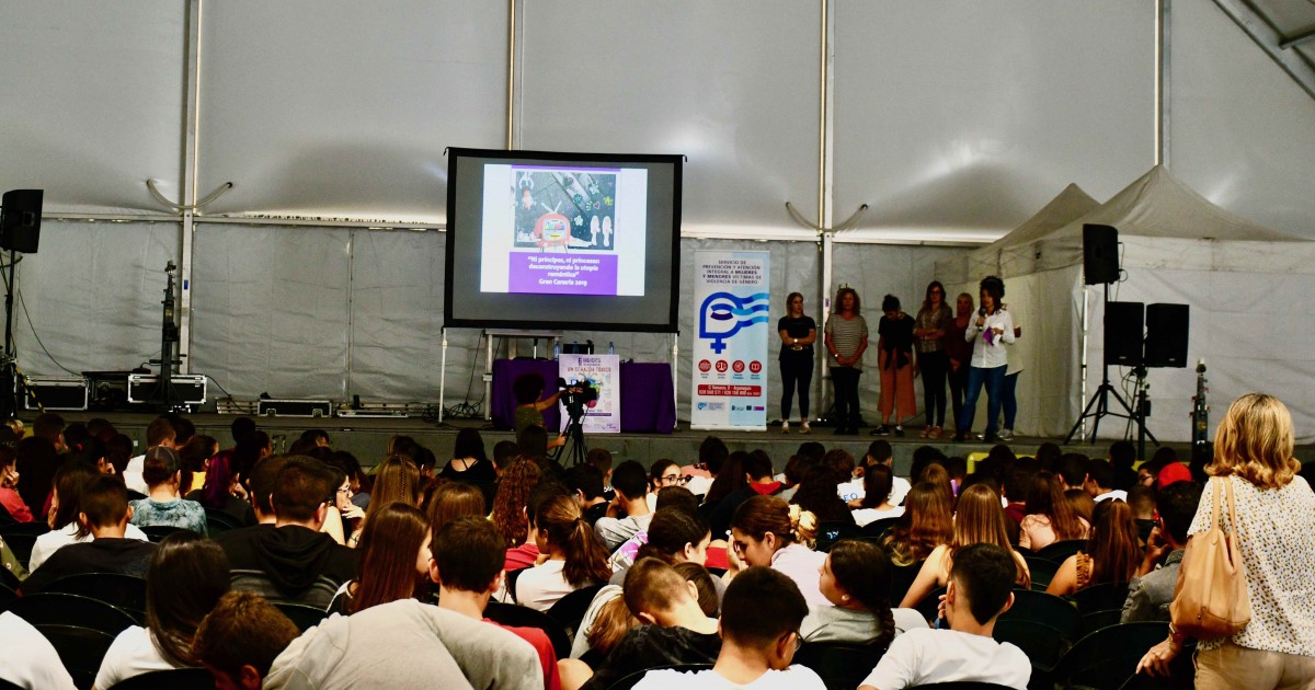 Los jóvenes de Mogán rompen con la utopía romántica