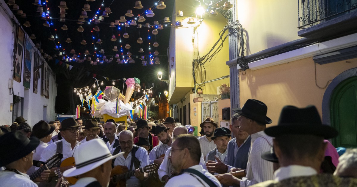 Estallido de júbilo y tradición en el regreso de la Romería-Ofrenda a San Antonio El Chico