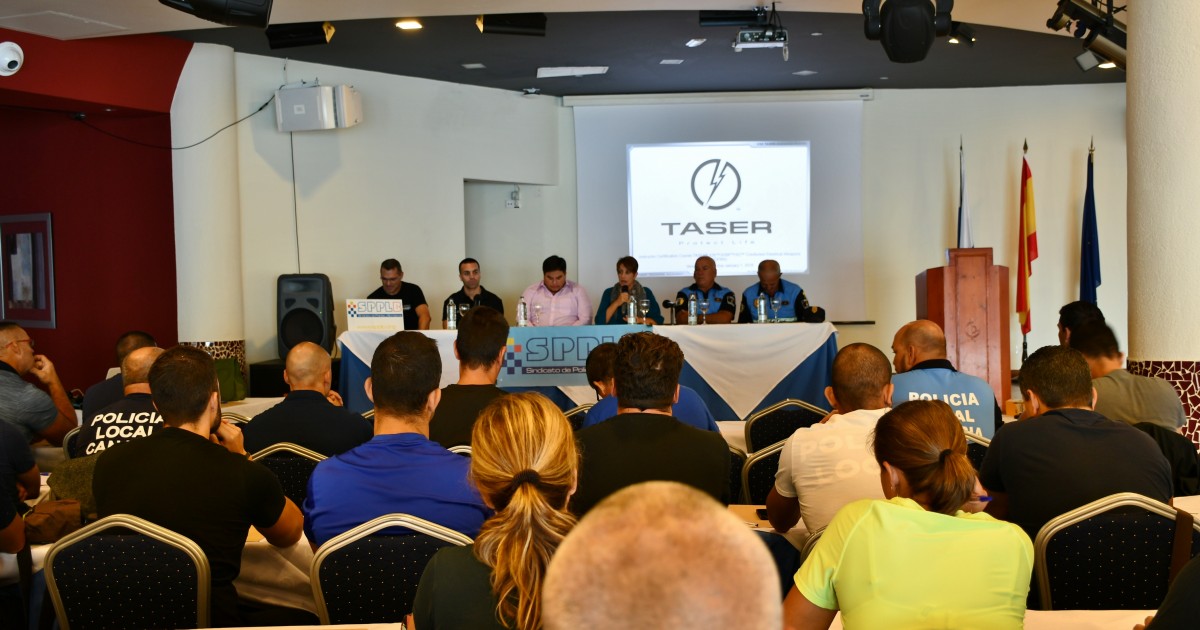 50 agentes policiales se forman en Mogán para la utilización de dispositivos TASER