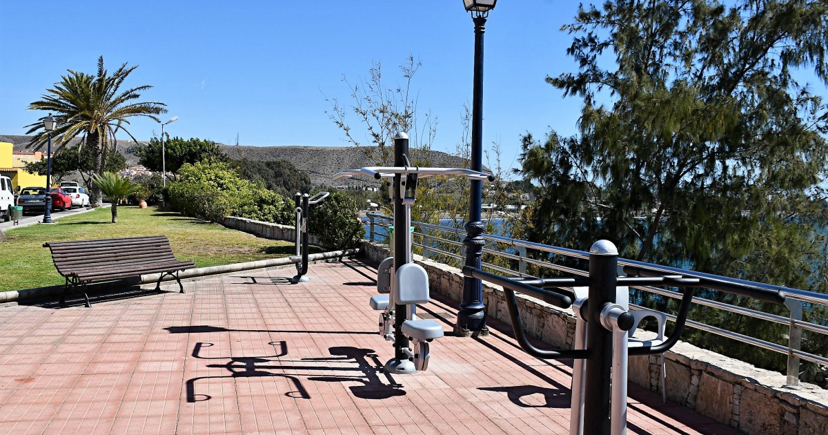 Mogán invierte en el mobiliario de sus plazas públicas