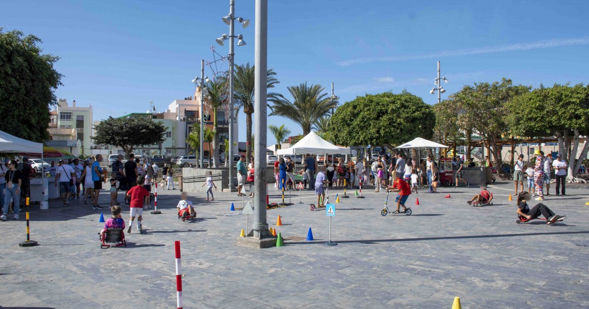 Pasacalle, juegos y talleres en Arguineguín por el Día de la Infancia