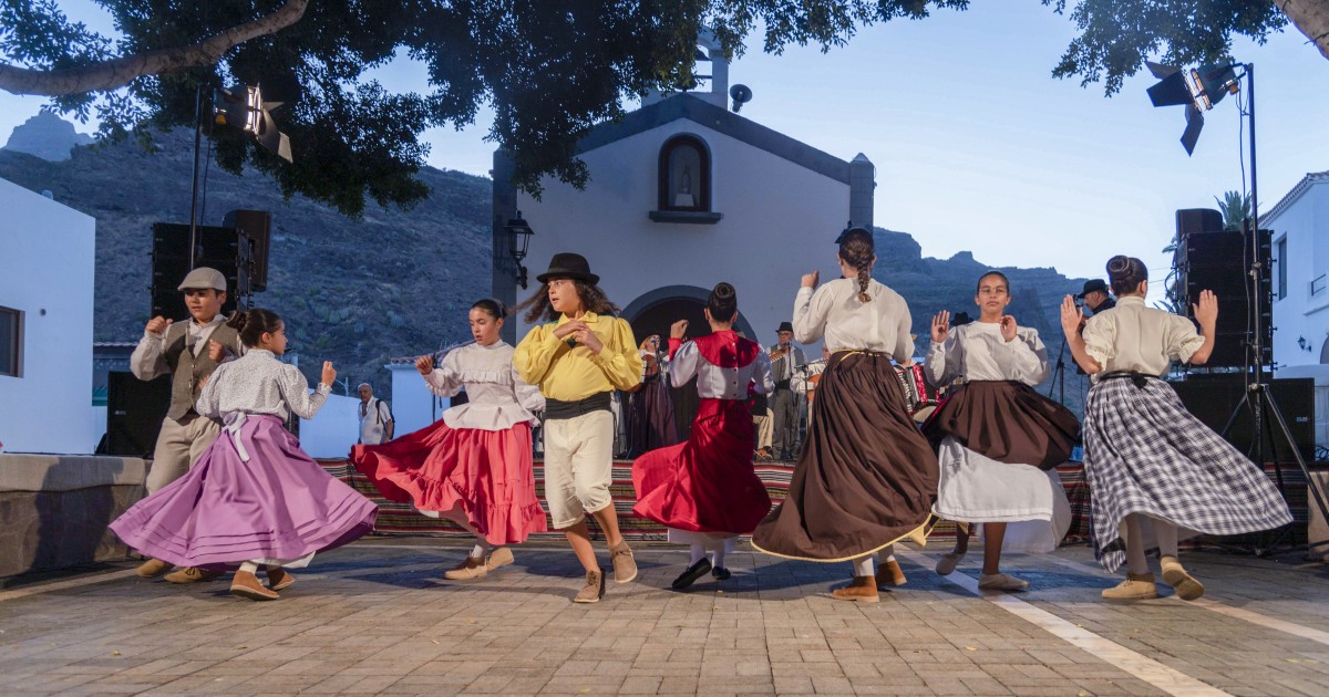 Música y baile tradicional en Mogán para celebrar el Día de Canarias