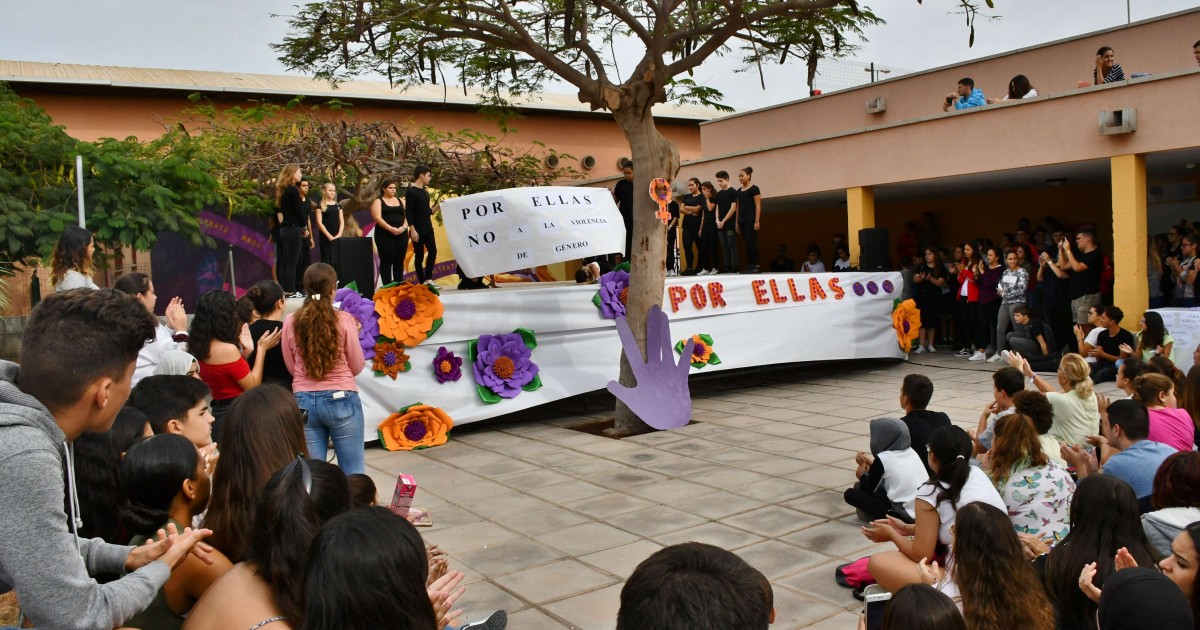 800 jóvenes de Mogán conmemoran el Día Internacional de la Eliminación de la Violencia contra la Mujer