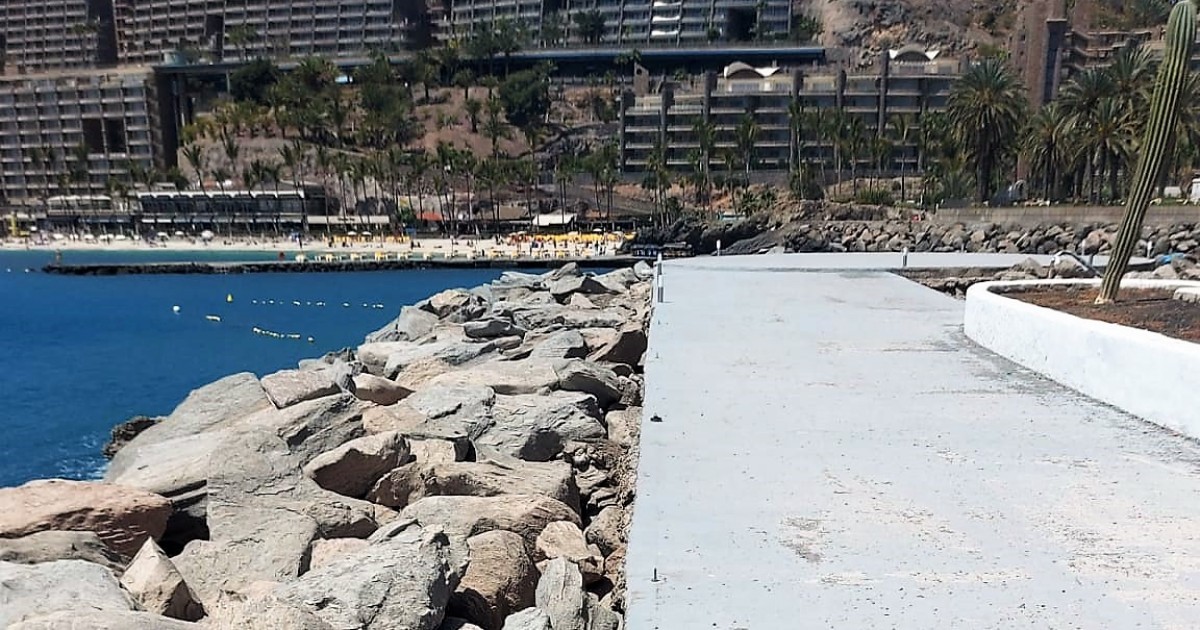 Mogán denuncia el robo y destrozo de  las nuevas balizas de Aquamarina