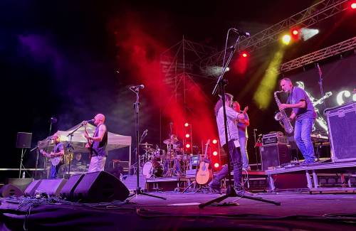 Yotuel, Celtas Cortos y Tabaiba encienden la noche en Veneguera