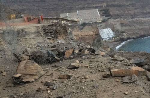 Onalia Bueno reivindica la necesidad de habilitar conexiones alternativas entre Taurito y Playa de Mogán ante el nuevo desprendimiento en la GC-500