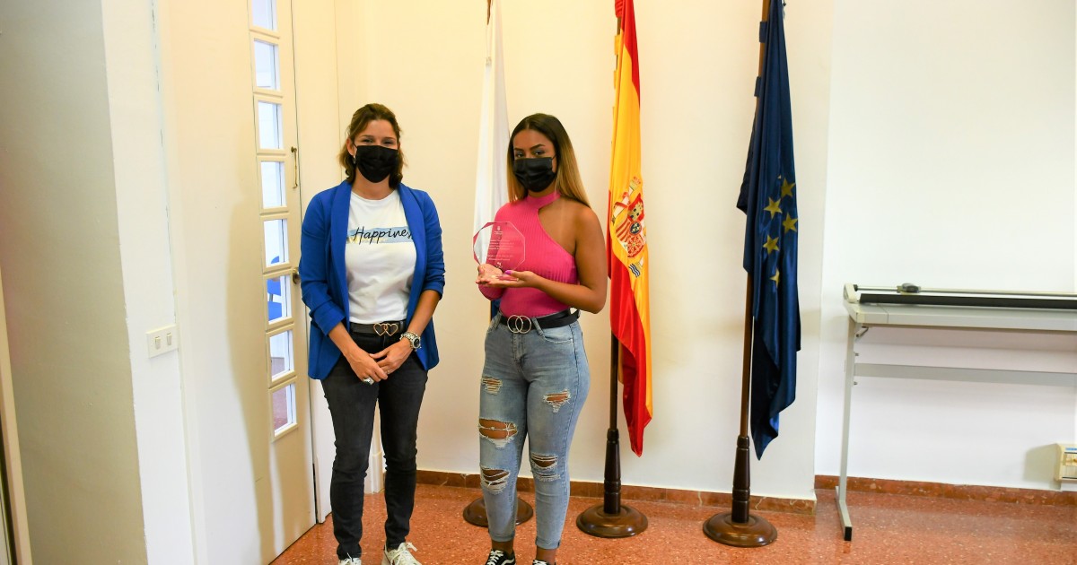 Mogán reconoce a Daniela Pérez, ganadora de Canariaskills 2020 en Peluquería