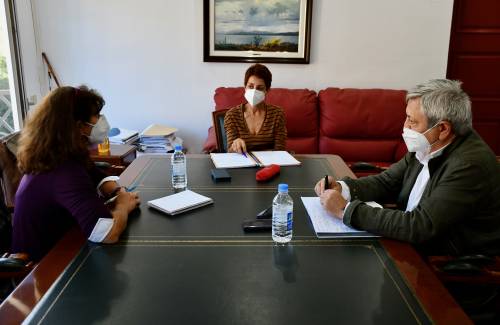 La consejera de Vivienda del Cabildo se interesa en colaborar en los proyectos de regeneración urbana y rural de Mogán