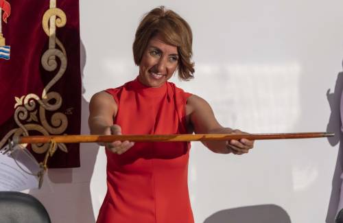 Onalia Bueno alza el bastón de mando  por tercera vez en Mogán