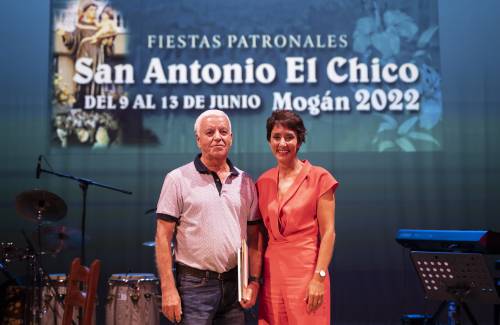El fotógrafo de cuatro generaciones moganeras pregona las Fiestas Patronales de San Antonio El Chico