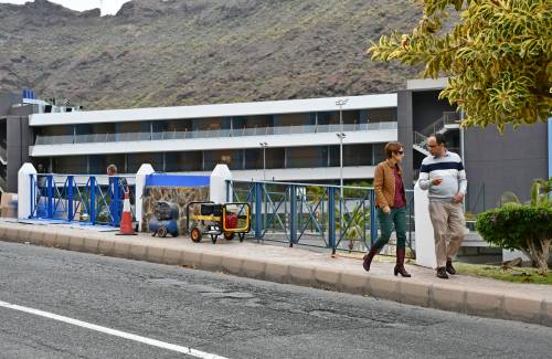 El Ayuntamiento invierte 108.000 euros en renovar y dotar con baños públicos a las plazas de Playa de Mogán y Arguineguín