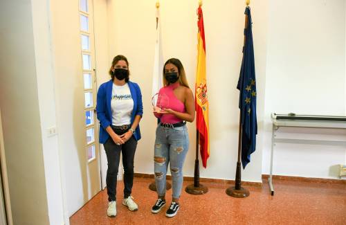 Mogán reconoce a Daniela Pérez, ganadora de Canariaskills 2020 en Peluquería