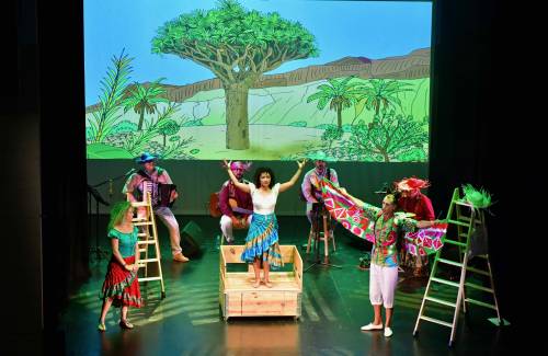 SuperFoxy, la heroína canina más famosa de Mogán, salta al teatro